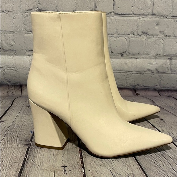 Madden Girl Shoes - Madden Girl Codyy Winter White Heeled Boots Size 10